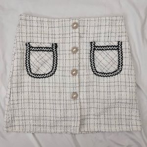 Black and white chic skirt